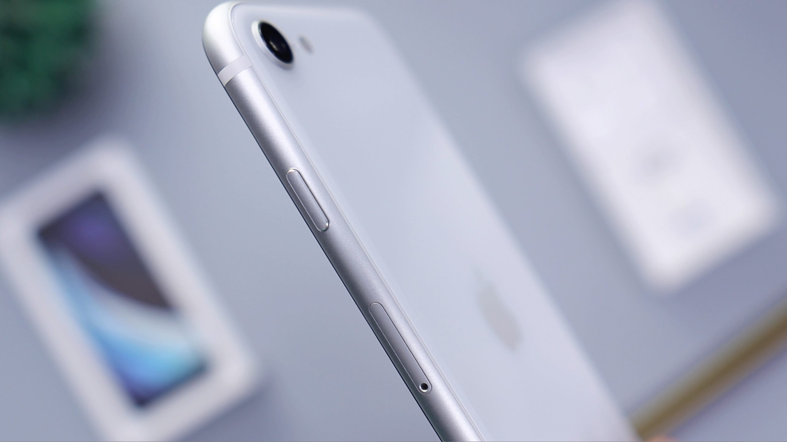 Is The iPhone SE (2020) Worth It In 2022?